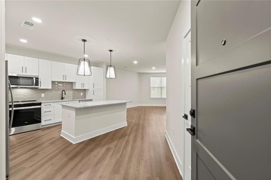 1 bedroom, 2 bathroom condominium for rent at 2648 Sandy Plains Road 422, Marietta, GA 30066 for $2,651 a month — photo 2