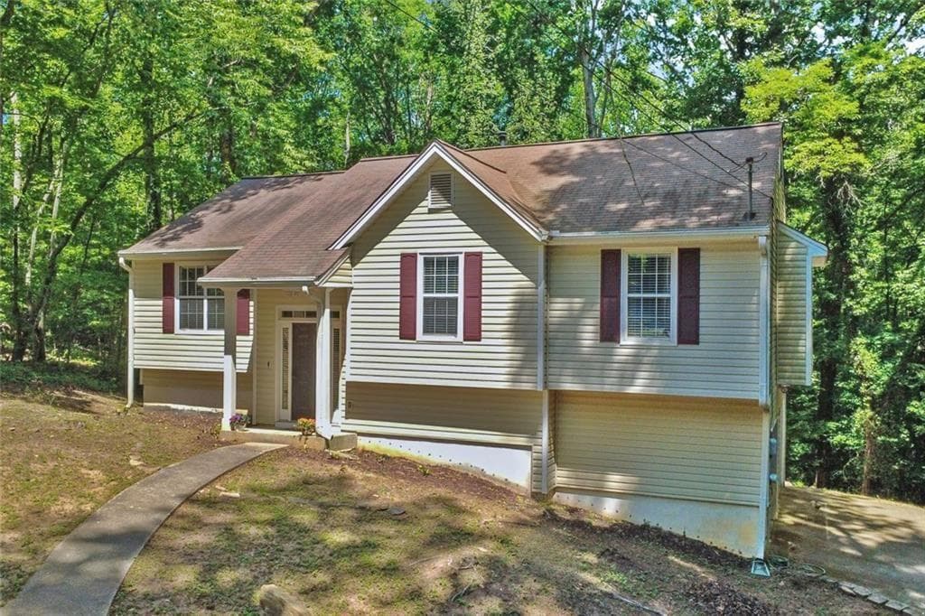 4 bedroom, 2 bathroom, 2,566 sq ft single family residence for sale at 3138 Skyler Court, Douglasville, GA 30135 — photo 2