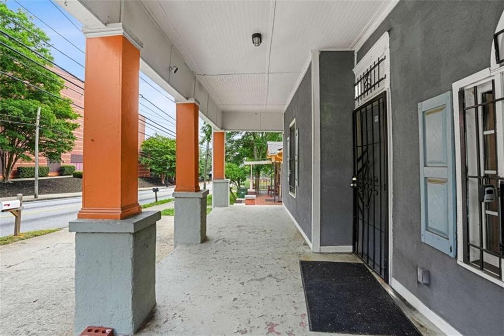 4 bedroom, 2 bathroom, 1,379 sq ft single family residence for sale at 219 Joseph E Lowery Boulevard, Atlanta, GA 30314 — photo 5