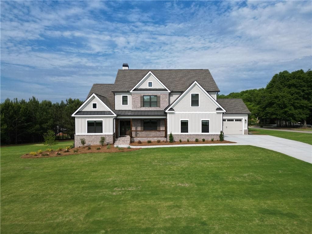 5 bedroom, 4 bathroom, 3,429 sq ft single family residence under contract at 2113 Stonegate Way, Monroe, GA 30656 — photo 2