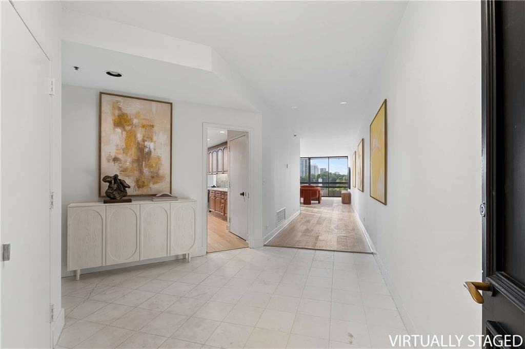 3 bedroom, 3 bathroom, 2,951 sq ft condominium for sale at 2660 Peachtree Road 11E, Atlanta, GA 30305 — photo 2