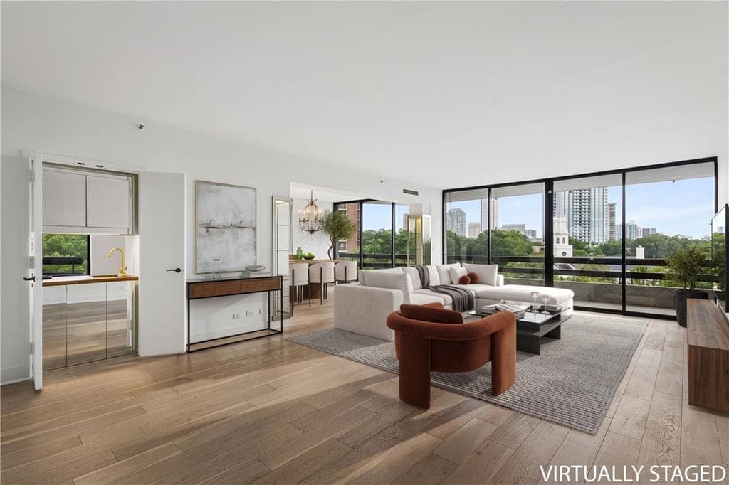 3 bedroom, 3 bathroom, 2,951 sq ft condominium for sale at 2660 Peachtree Road 11E, Atlanta, GA 30305 — photo 3