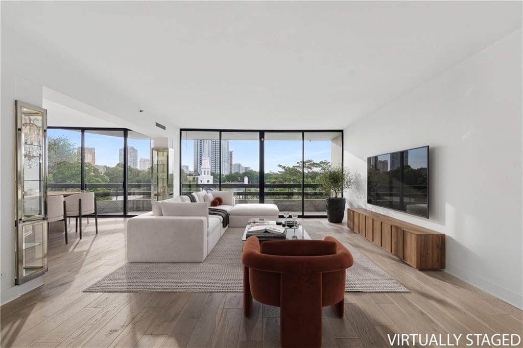 3 bedroom, 3 bathroom, 2,951 sq ft condominium for sale at 2660 Peachtree Road 11E, Atlanta, GA 30305 — photo 4