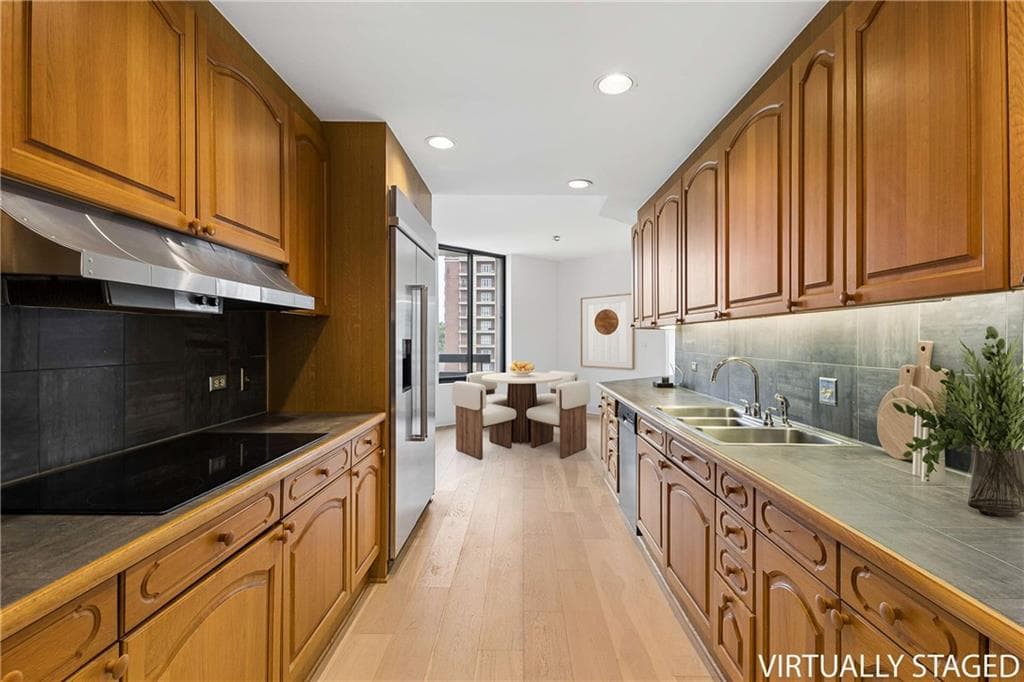 3 bedroom, 3 bathroom, 2,951 sq ft condominium for sale at 2660 Peachtree Road 11E, Atlanta, GA 30305 — photo 7