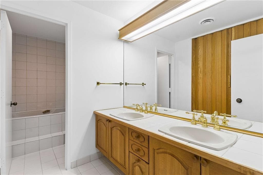 3 bedroom, 3 bathroom, 2,951 sq ft condominium for sale at 2660 Peachtree Road 11E, Atlanta, GA 30305 — photo 9