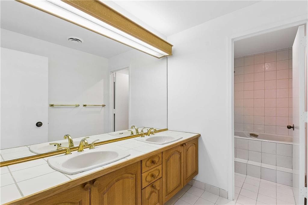 3 bedroom, 3 bathroom, 2,951 sq ft condominium for sale at 2660 Peachtree Road 11E, Atlanta, GA 30305 — photo 10