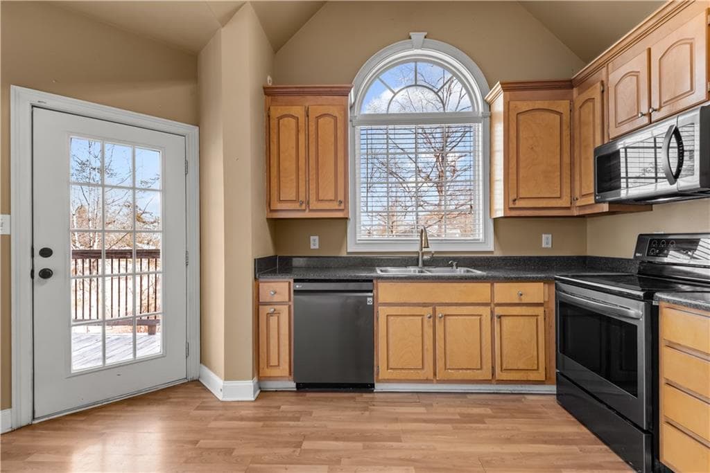 3 bedroom, 3 bathroom, 1,586 sq ft single family residence for sale at 200 Bradley Road, Jackson, GA 30233 — photo 4