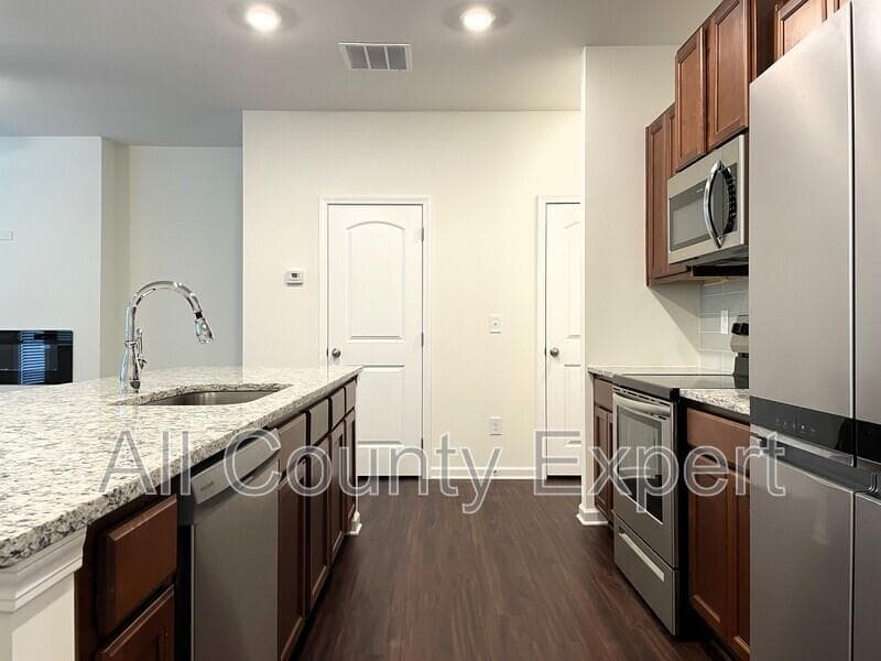 3 bedroom, 3 bathroom, 1,800 sq ft townhouse for rent at 272 Whitetail Circle, Canton, GA 30115 for $2,050 a month — photo 2