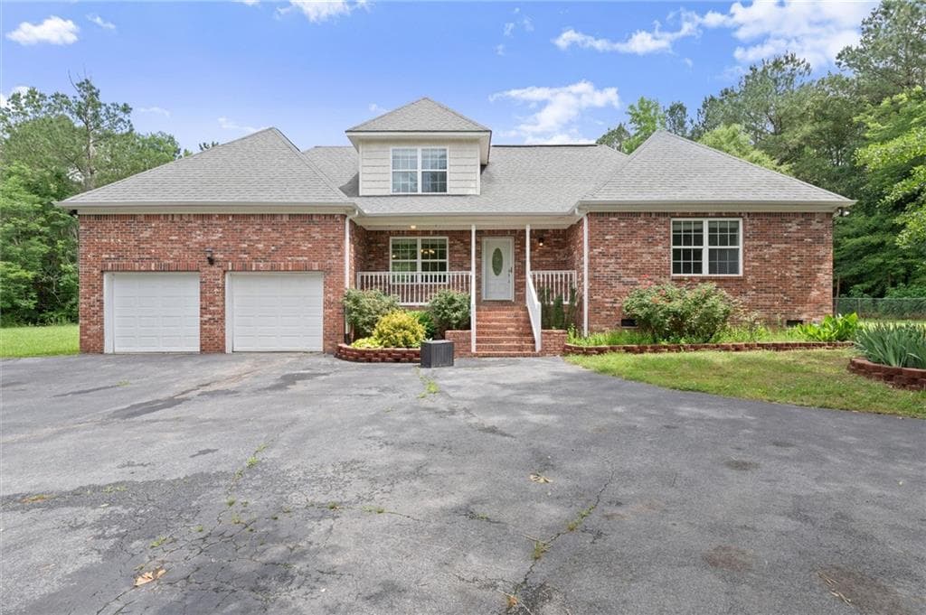 5 bedroom, 3 bathroom, 2,174 sq ft single family residence for sale at 577 Everett Springs Road, Calhoun, GA 30701 — photo 3