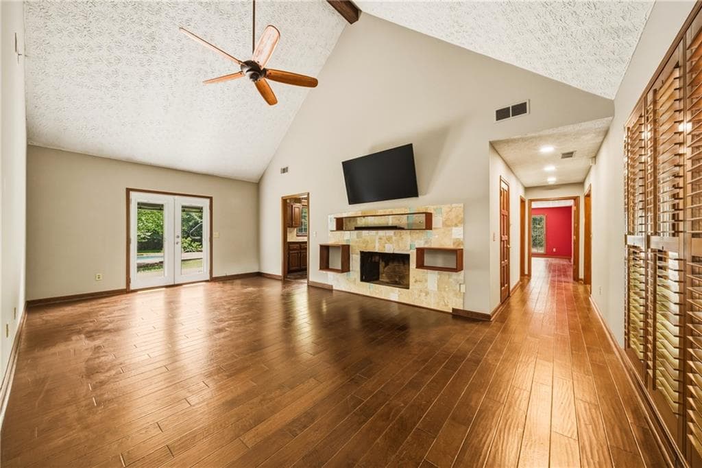 4 bedroom, 3 bathroom, 2,359 sq ft single family residence under contract at 555 Saddle Creek Circle, Roswell, GA 30076 — photo 8