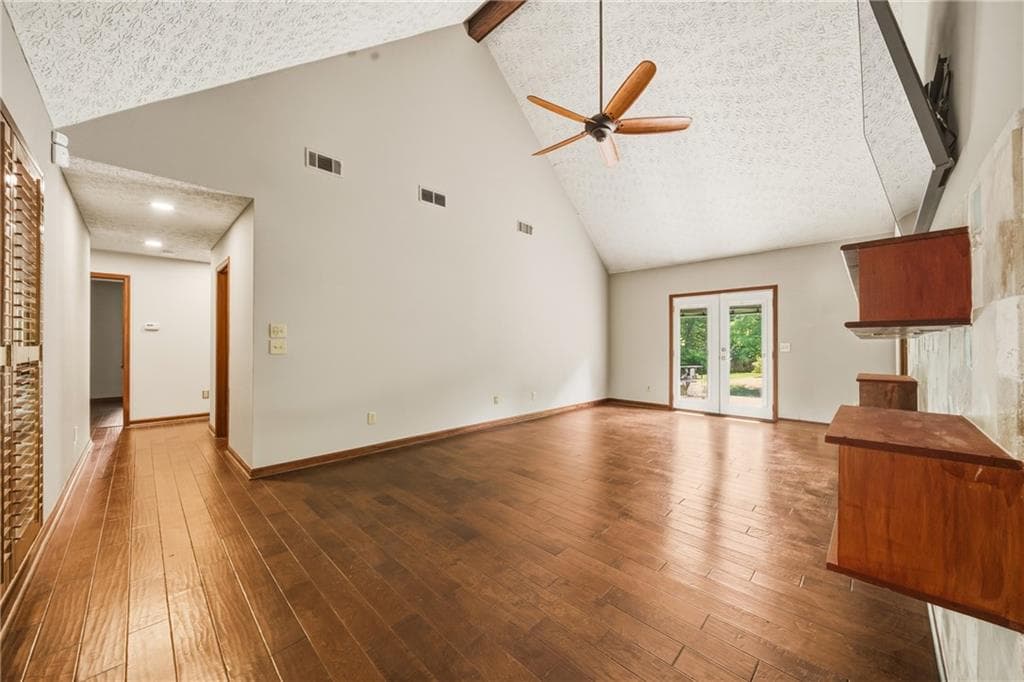 4 bedroom, 3 bathroom, 2,359 sq ft single family residence under contract at 555 Saddle Creek Circle, Roswell, GA 30076 — photo 10