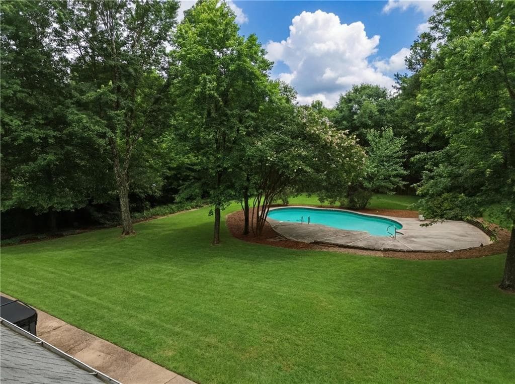 4 bedroom, 3 bathroom, 2,359 sq ft single family residence under contract at 555 Saddle Creek Circle, Roswell, GA 30076 — photo 5