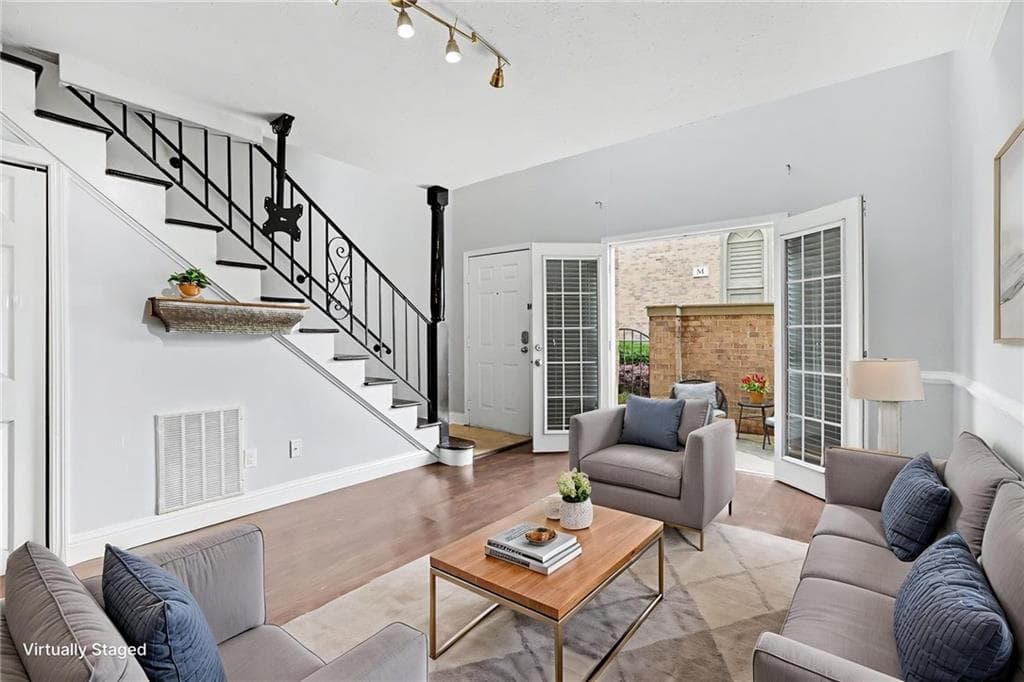1 bedroom, 2 bathroom, 814 sq ft condominium sold at 6980 Roswell Road L3, Atlanta, GA 30328