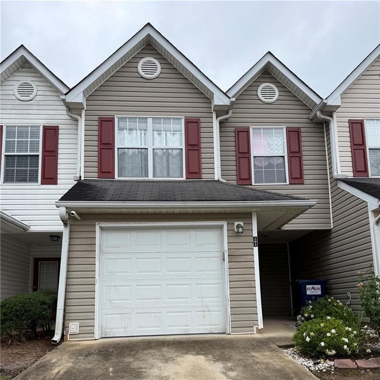 3 bedroom, 3 bathroom, 1,212 sq ft condominium for sale at 204 Gallant Lane 26, Mableton, GA 30126