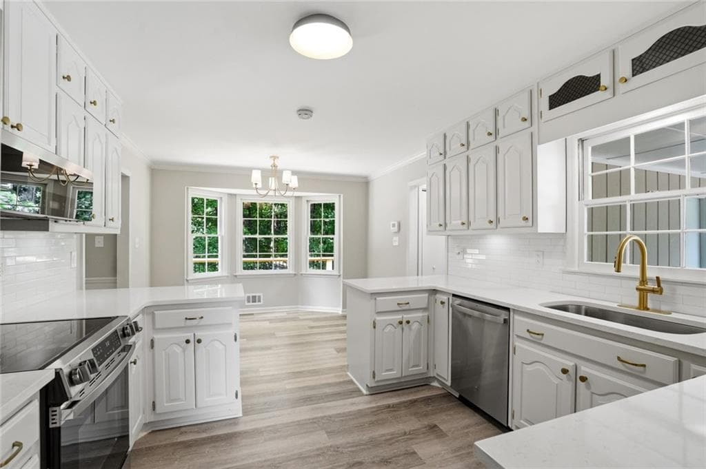 5 bedroom, 3 bathroom, 3,292 sq ft single family residence for sale at 2595 Marsha Circle, Cumming, GA 30041 — photo 5