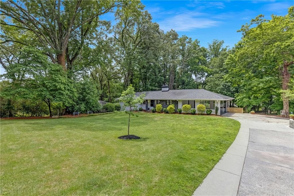 4 bedroom, 3 bathroom, 2,952 sq ft single family residence for sale at 714 Willivee Drive, Decatur, GA 30033 — photo 3