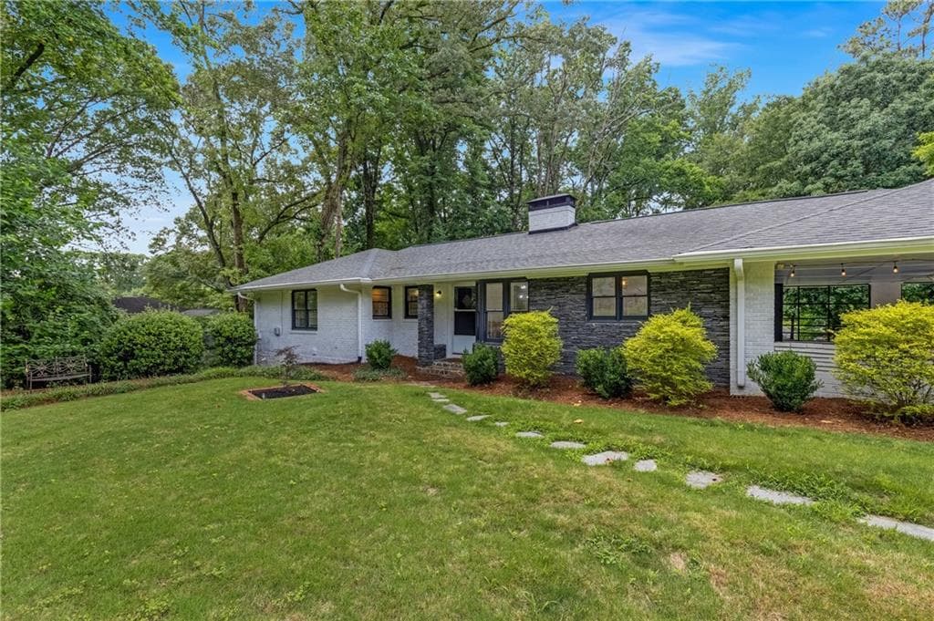 4 bedroom, 3 bathroom, 2,952 sq ft single family residence for sale at 714 Willivee Drive, Decatur, GA 30033 — photo 4