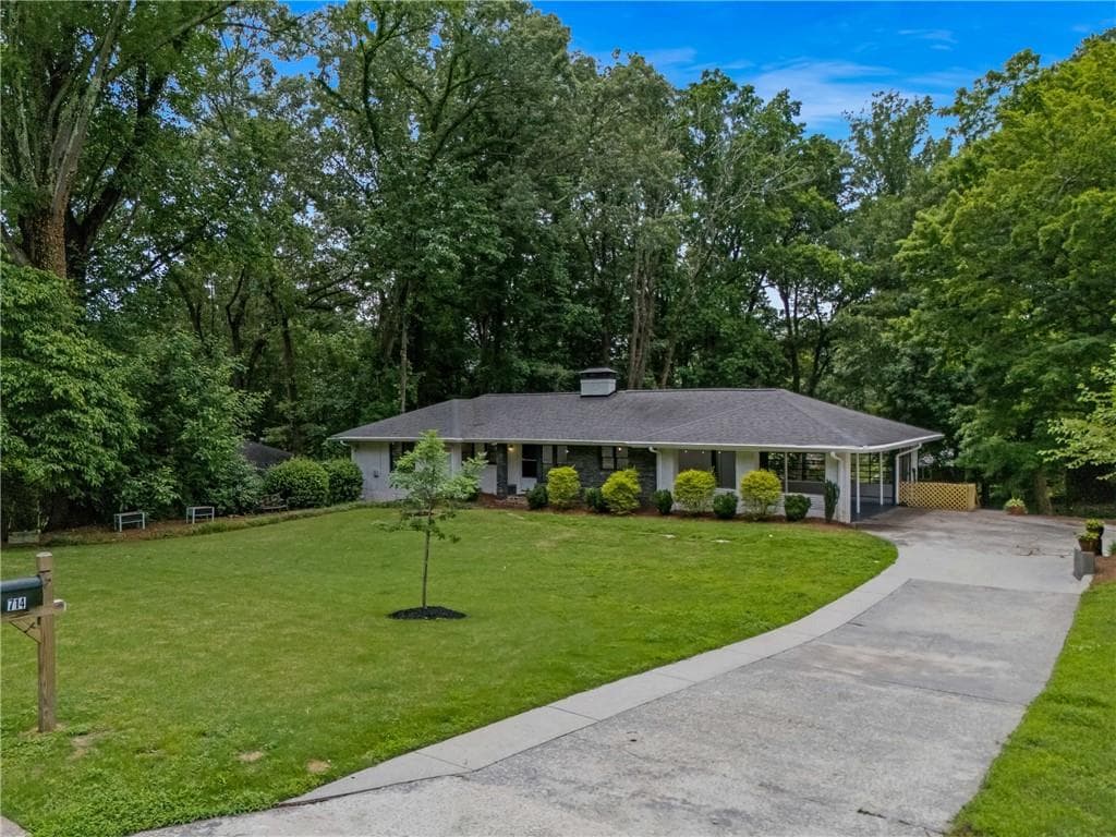 4 bedroom, 3 bathroom, 2,952 sq ft single family residence for sale at 714 Willivee Drive, Decatur, GA 30033 — photo 5