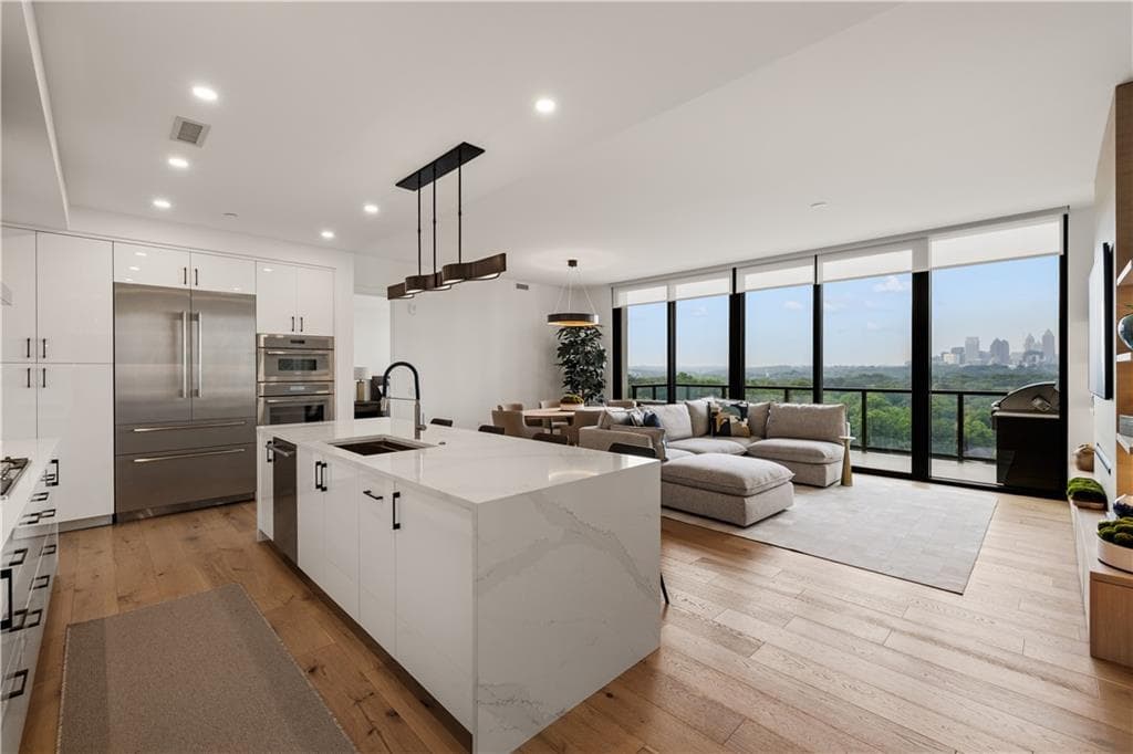 2 bedroom, 3 bathroom, 1,944 sq ft condominium for sale at 2425 Peachtree Road 1406, Atlanta, GA 30305 — photo 3