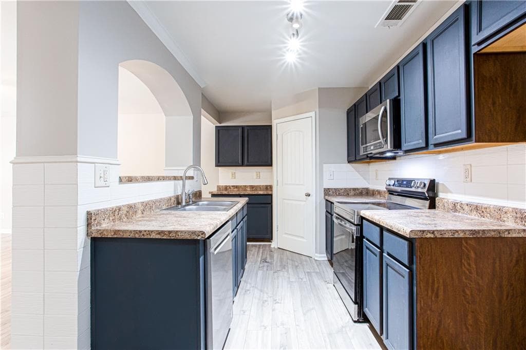 3 bedroom, 3 bathroom, 1,811 sq ft townhouse for sale at 2718 Haynescrest Drive, Grayson, GA 30017 — photo 9