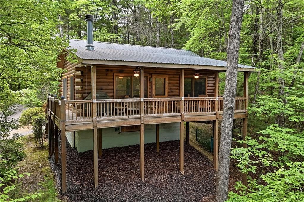 2 bedroom, 1 bathroom, 672 sq ft single family residence for sale at 156 Dupont Drive, Blue Ridge, GA 30513 — photo 2