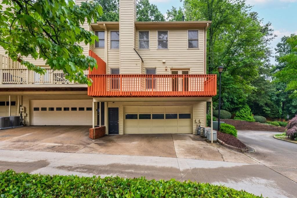 3 bedroom, 3 bathroom, 1,716 sq ft townhouse for sale at 1354 Sheffield Glen Way, Atlanta, GA 30329 — photo 3