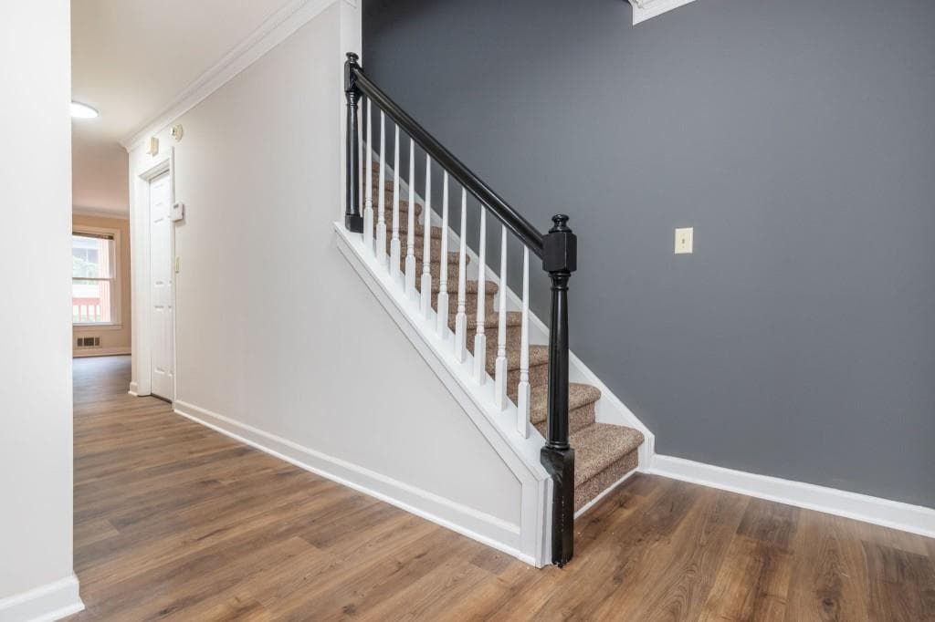3 bedroom, 3 bathroom, 1,716 sq ft townhouse for sale at 1354 Sheffield Glen Way, Atlanta, GA 30329 — photo 5