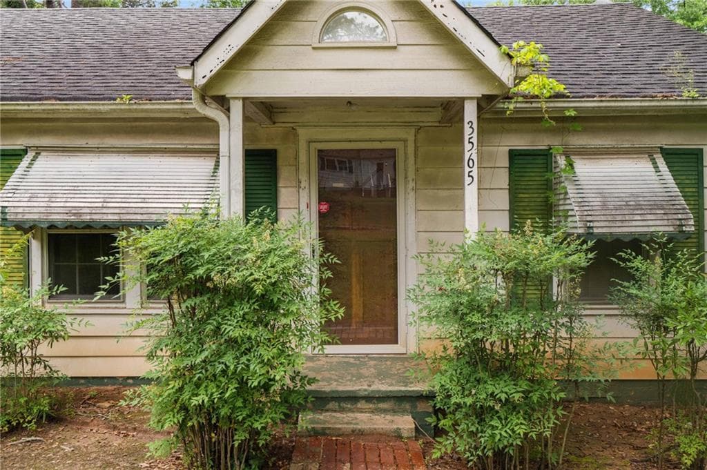 3 bedroom, 1 bathroom, 1,400 sq ft single family residence for sale at 3565 Lee Place, Atlanta, GA 30349 — photo 3