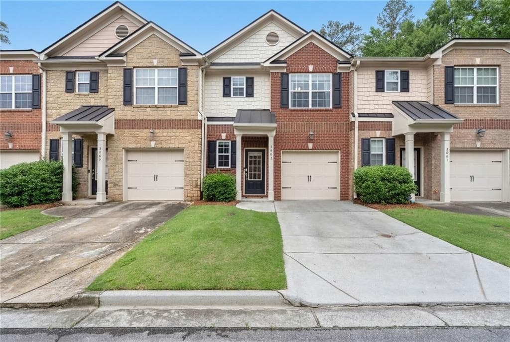 3 bedroom, 3 bathroom, 1,550 sq ft townhouse for sale at 3063 Thornbury Trace, Atlanta, GA 30360