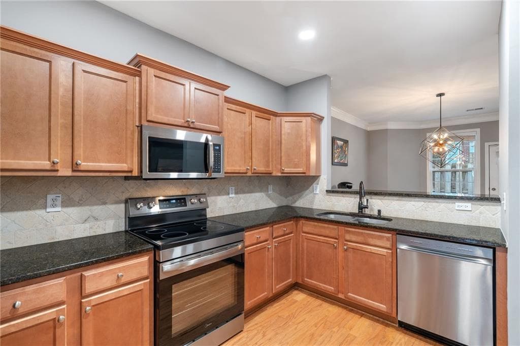 3 bedroom, 3 bathroom, 1,550 sq ft townhouse for sale at 3063 Thornbury Trace, Atlanta, GA 30360 — photo 7