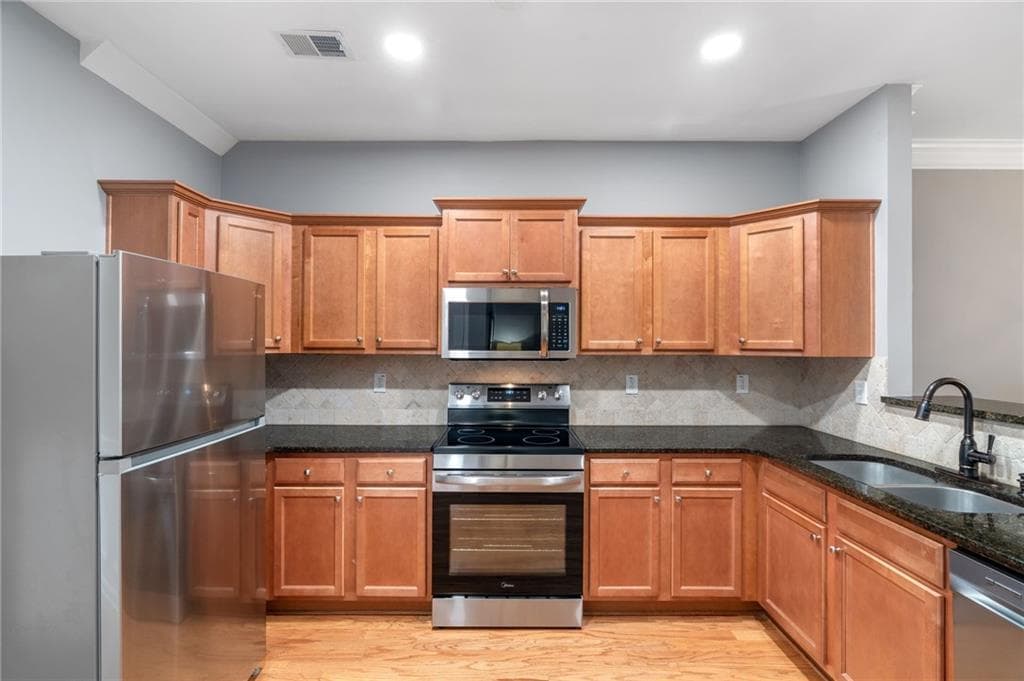 3 bedroom, 3 bathroom, 1,550 sq ft townhouse for sale at 3063 Thornbury Trace, Atlanta, GA 30360 — photo 8
