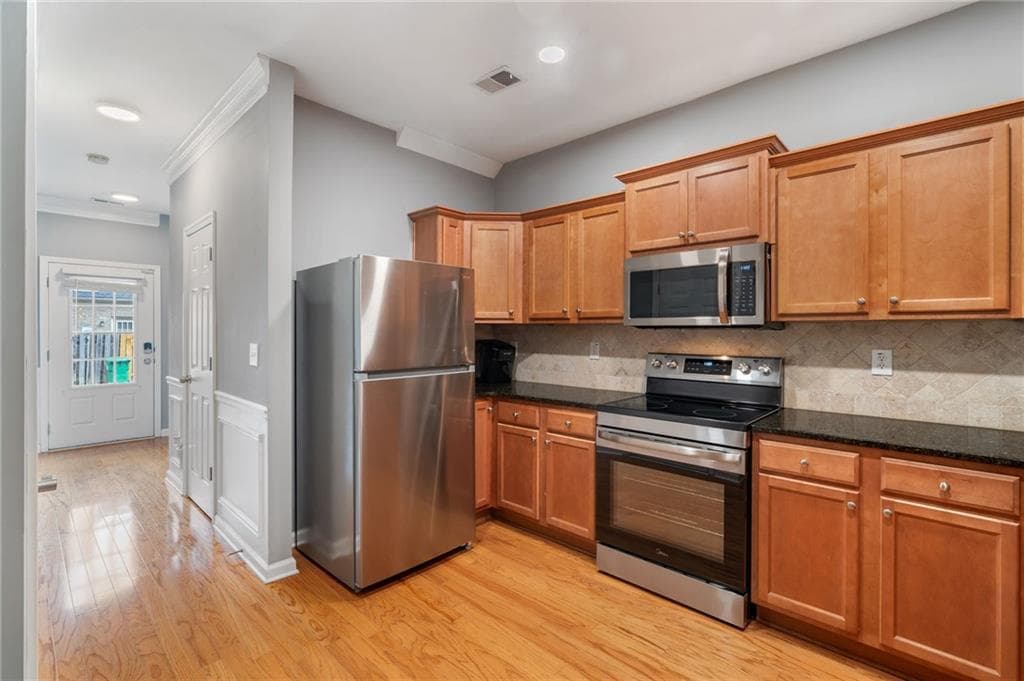 3 bedroom, 3 bathroom, 1,550 sq ft townhouse for sale at 3063 Thornbury Trace, Atlanta, GA 30360 — photo 9