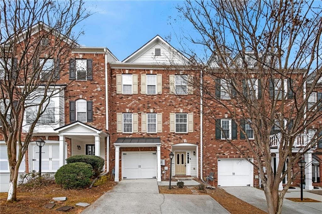 2 bedroom, 3 bathroom, 1,552 sq ft townhouse for sale at 1186 Lake Point Way, Suwanee, GA 30024