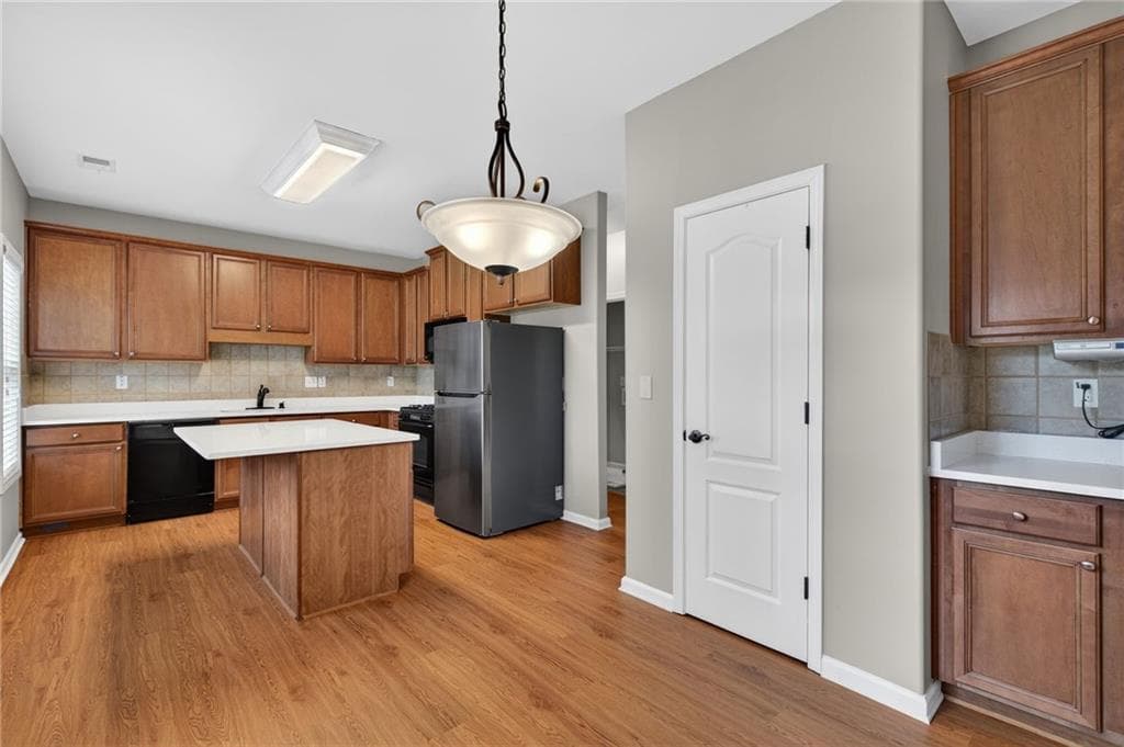 2 bedroom, 3 bathroom, 1,552 sq ft townhouse for sale at 1186 Lake Point Way, Suwanee, GA 30024 — photo 9