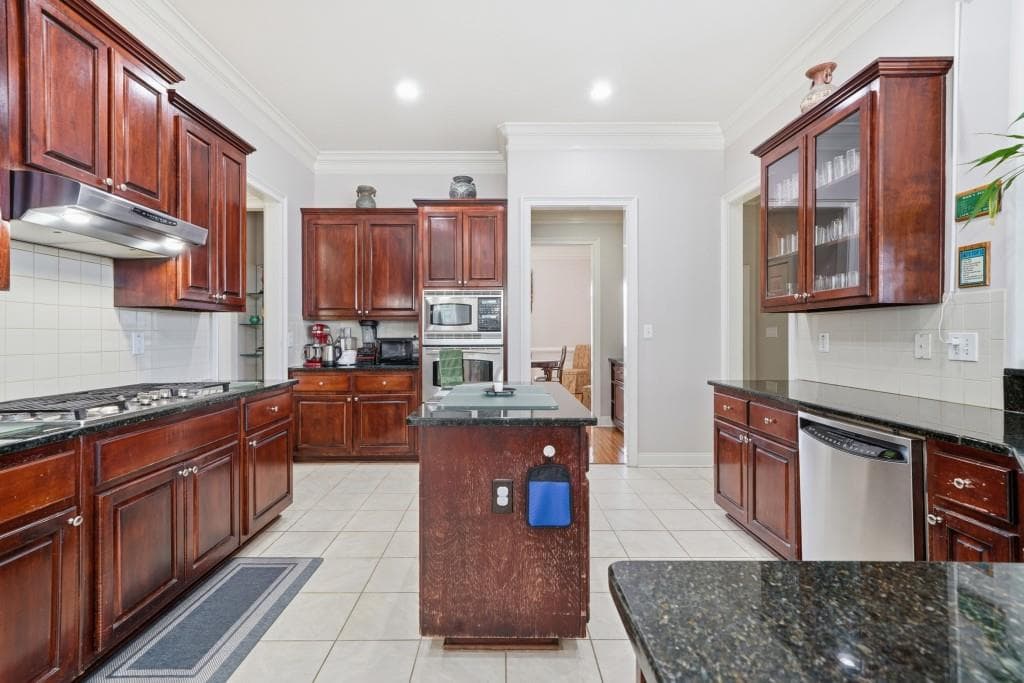 6 bedroom, 5 bathroom, 6,592 sq ft single family residence for sale at 813 Black Diamond Drive, Mcdonough, GA 30253 — photo 9