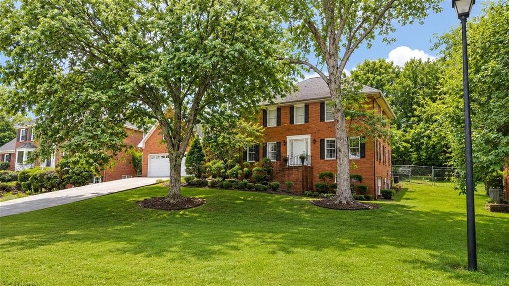 5 bedroom, 3 bathroom, 4,255 sq ft single family residence under contract at 2472 Chimney Top Lane, Snellville, GA 30078 — photo 2