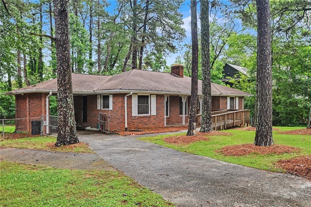 3 bedroom, 2 bathroom, 1,506 sq ft single family residence for sale at 424 E Pharr Road, Decatur, GA 30030 — photo 2