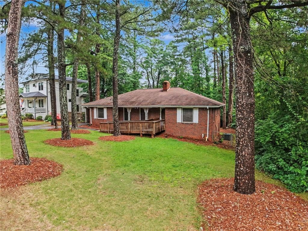 3 bedroom, 2 bathroom, 1,506 sq ft single family residence for sale at 424 E Pharr Road, Decatur, GA 30030 — photo 3