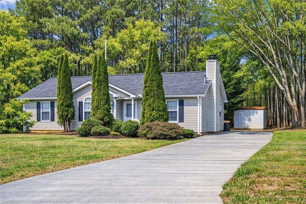 3 bedroom, 2 bathroom, 1,115 sq ft single family residence under contract at 275 Southern Trace Way, Rockmart, GA 30153