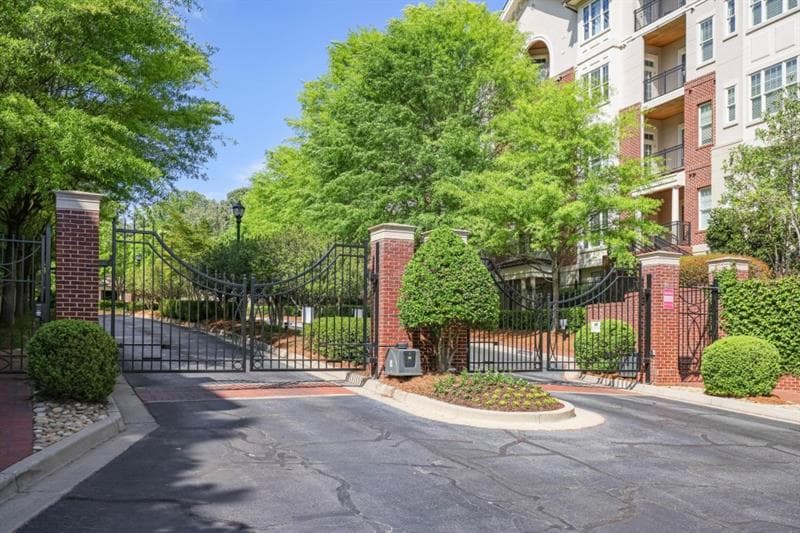 2 bedroom, 2 bathroom, 1,367 sq ft condominium sold at 3635 E Paces Circle 1211, Atlanta, GA 30326