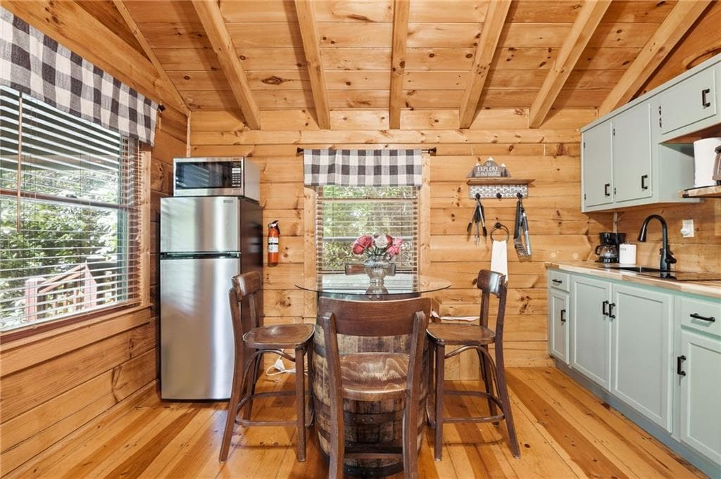 1 bedroom, 1 bathroom, 396 sq ft single family residence for sale at 37 Dean Court, Blue Ridge, GA 30513 — photo 6