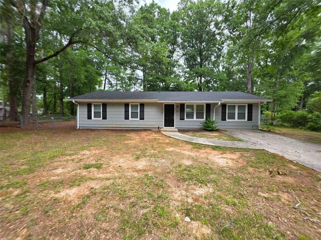 3 bedroom, 1 bathroom, 1,300 sq ft single family residence sold at 450 Glenwood Drive, Monroe, GA 30655