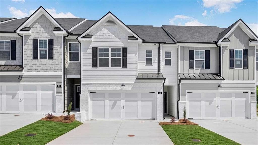 3 bedroom, 3 bathroom, 1,830 sq ft townhouse for sale at 216 Sound Circle, Stockbridge, GA 30281