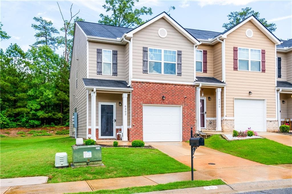 3 bedroom, 3 bathroom, 1,461 sq ft townhouse for sale at 6302 Rockaway Road, Atlanta, GA 30349 — photo 2