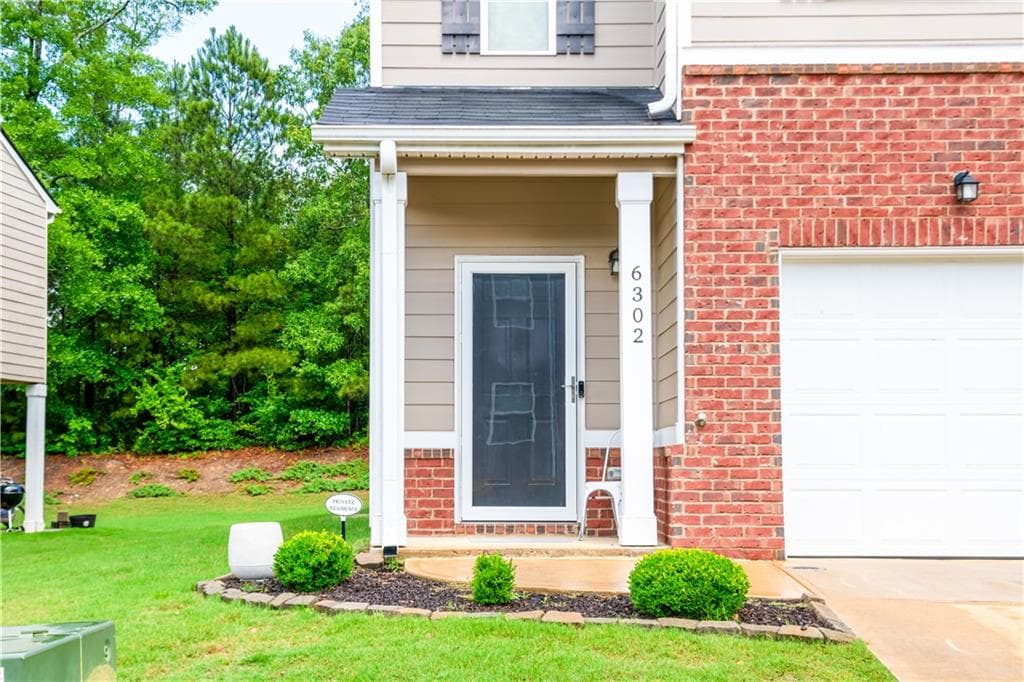 3 bedroom, 3 bathroom, 1,461 sq ft townhouse for sale at 6302 Rockaway Road, Atlanta, GA 30349 — photo 3