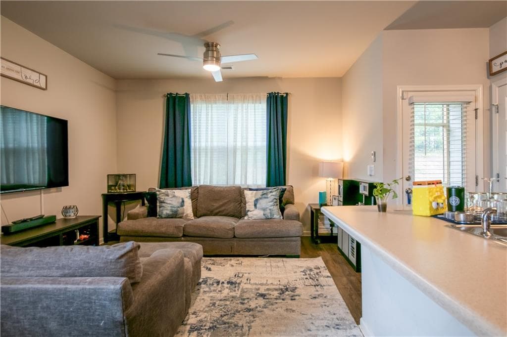 3 bedroom, 3 bathroom, 1,461 sq ft townhouse for sale at 6302 Rockaway Road, Atlanta, GA 30349 — photo 8