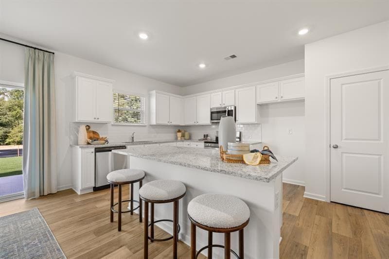 4 bedroom, 4 bathroom, 2,519 sq ft single family residence for rent at 465 Madison Lakeview Drive, Acworth, GA 30102 for $2,900 a month — photo 8