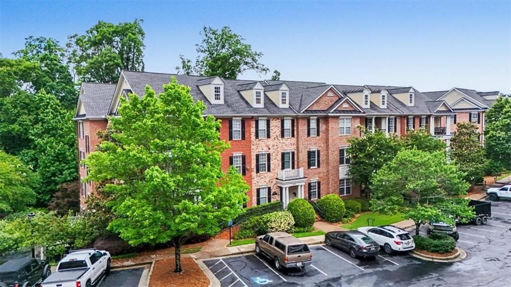2 bedroom, 2 bathroom, 1,630 sq ft condominium for sale at 4855 Ivy Ridge Drive 204, Atlanta, GA 30339 — photo 2