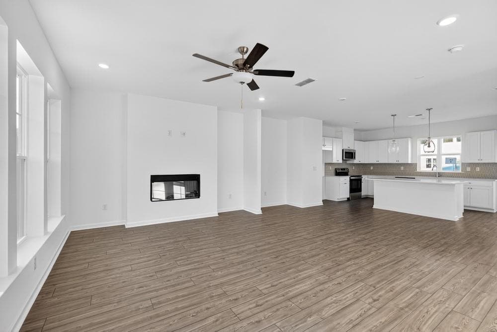 3 bedroom, 4 bathroom, 1,893 sq ft townhouse for sale at 100 Epperly Way, Tucker, GA 30084 — photo 3