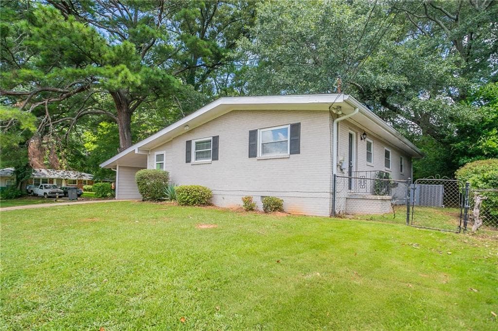 3 bedroom, 2 bathroom, 1,075 sq ft single family residence for sale at 2460 Tyler Way, Decatur, GA 30032 — photo 2